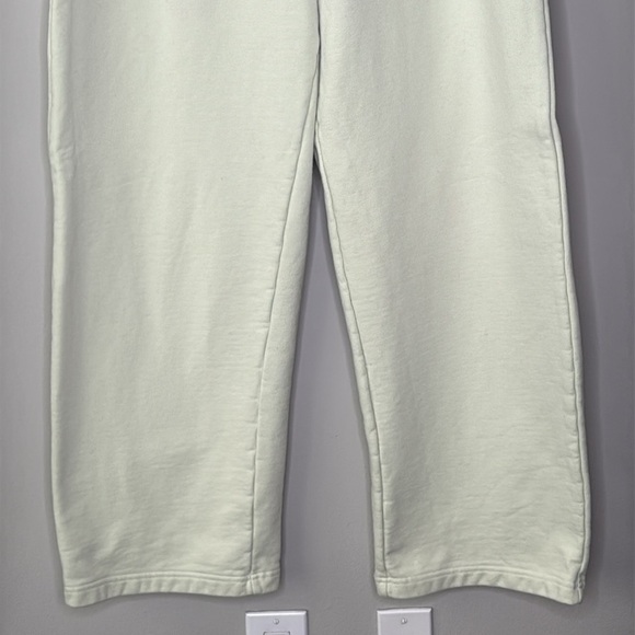 ALO Yoga Renown Heavy Weight Sweatpant in Limelight Size XL (Unisex) - Picture 3 of 9